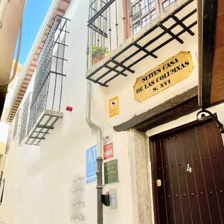 Suites Casa de Las Columnas Отели рядом с достопримечательностью «Алказаба»
