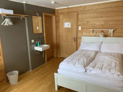 Berghaus Niederhorn Hotels in Беатенберг