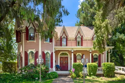 The Gables Wine Country Inn Hotel dekat Santa Rosa Railway Station