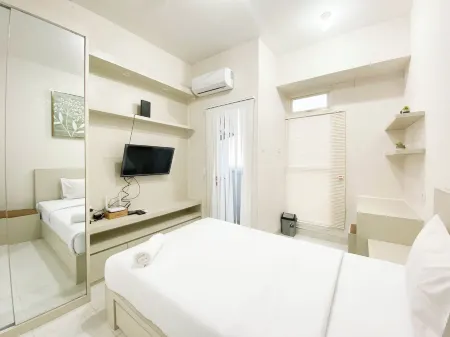 Minimalist and Homey Studio Room at Amartha View Apartment Отели в г. Ngaliyan