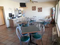 Super 8 by Wyndham Buffalo - breakfast