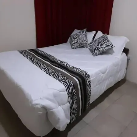 3 Bed House - Sleeps 6 - Garden - Parking - Wifi