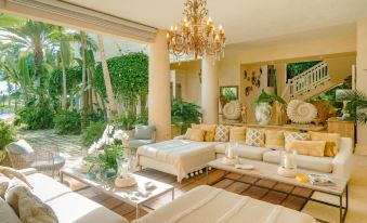 Luxurious Fully-Staffed Villa with Amazing View in Exclusive Golf & Beach Resort