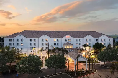 Hilton Garden Inn Bakersfield Các khách sạn gần Salt 7even Float Center