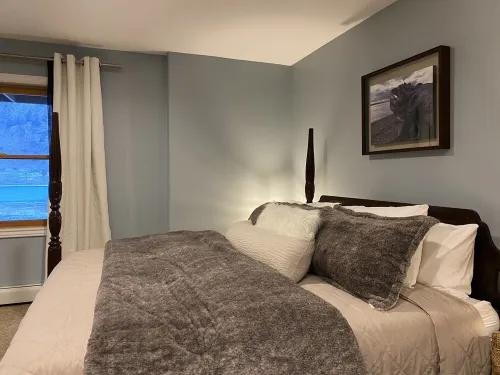 Rocky Mountain Lakefront Home close to Denver