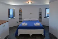 Stavros Bay Hotels near Rochari Beach