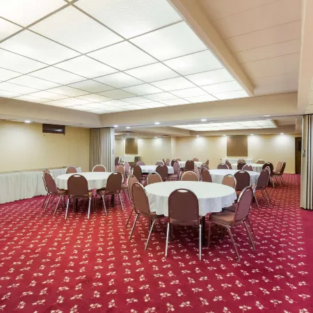 Best Western Braddock Inn Отели в г. Ла Вейл