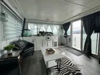 "Serene Houseboat Hideaway" Hotels in Glen Osborne