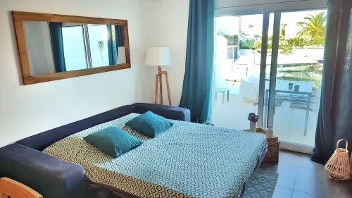 Fisherman's cottage with private Jacuzzi, paddle, scooters, plancha, pkg and WIFI