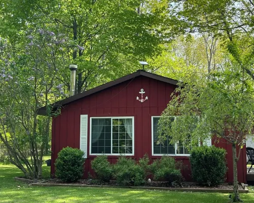 Cozy cottage with natural fire place! Hotels in Huron County