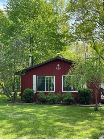 Cozy cottage with natural fire place!