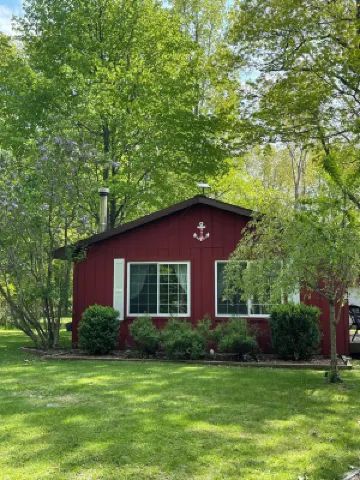 Cozy cottage with natural fire place!