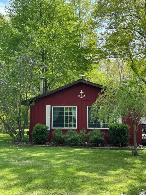 Cozy cottage with natural fire place!