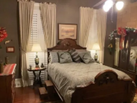 The Magnolias - A Beautiful Charming Historical Home to relax & make memories! Hotels in Jefferson