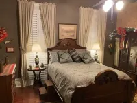 The Magnolias - A Beautiful Charming Historical Home to relax & make memories!