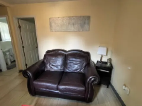 Cozy cottage in Hattiesburg with AC, WiFi