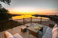 Private Beach!  Dream vacation at your private beach in Gloucester