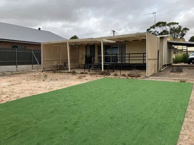 Cosy beach-front shack with easy access to everything Port Broughton offers. Hotels near Crystal Brook Memorial Rotunda