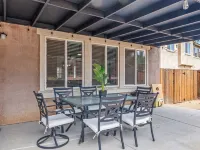 High Desert Cozy Nest!Big & Cozy Desert Getaway/4BR•3BA•Hot Tub&Fire Pit