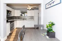 Steps to Waterfront and Vibrant Dining Scene - Charming Cozy Escape Hotels in Sandusky