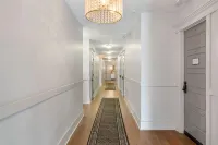 Charming Suite with Historic Charm and Modern Comforts - Elegant Getaway