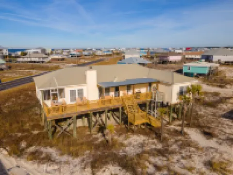 Spacious Beach House with Stunning Deck Views - Vibrant Tropical Escape
