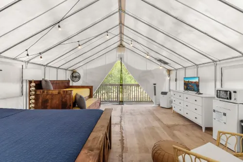 Furnished Glamping Tent/King Bed/Access to the Red River - Hallowed Horse - #2
