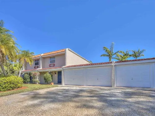 Private Canal Access and Tropical Courtyard Serenity - Island Luxury Retreat Hotels in Sanibel