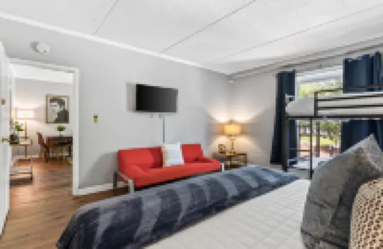 Central Oasis - Guitar-shaped Pool, Free Parking