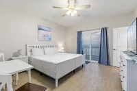 Bayfront Home with Shared Pool, Dock, Balcony, Playground and Washer/Dryer