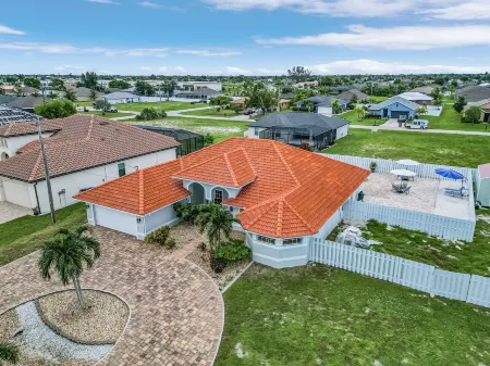 Private Beach, Heated Pool and Outdoor Kitchen - Stunning Oasis