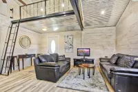 Charming Cottage with Cozy Loft and Cedar Porch - Delightful Hill Country Retreat فنادق في Blanco