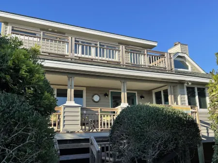 Luxurious Oceanfront, Pks Home Very Private 4 Bedrooms 6 Baths, Tennis and Pools