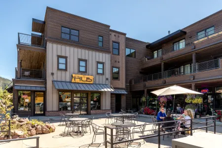 Cozy Condo with Balcony and Stunning Views - Charming Mountain Retreat