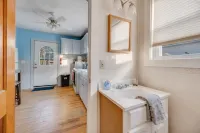 Old Orchard Beach Retreat | 2BD Cottage Hotels in Old Orchard Beach