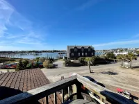 Harbor and Lighthouse Views with Observation Deck - Charming Retreat Hotel a Ocracoke