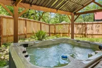 Mountain Spa and Outdoor Fire Pit - Inviting Rustic Retreat Hotels in Lewis County