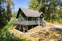 Cozy Fireplace and Indoor Movie Theater - Charming Forest Retreat Hotels in Mason County