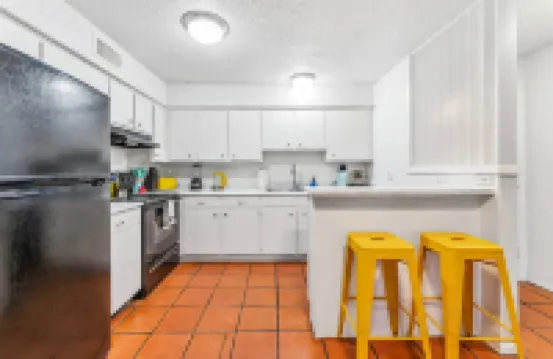 Cozy Retreat with Pool and Modern Amenities - Charming Oasis