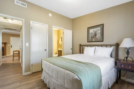 Charming Bungalow with Lake Access and Mini Golf - Inviting Escape Отели в г. Lampe