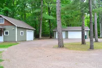 Blue Lake Cottage - Pet Friendly Rental Hotels in Minocqua