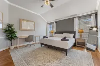 Private Pool and Game Room - Gorgeous Luxury Escape Hotels in Deer Park