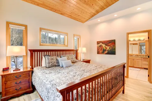 Breathtaking Mountain Views and Private Hot Tub - Luxurious Chalet Retreat