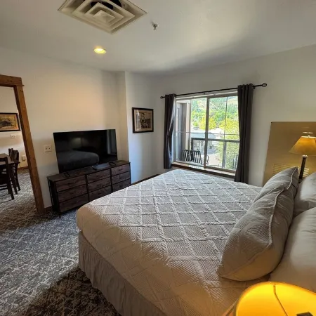 Shared Roof Top Hot Tub Silver Mtn Adjoining Studio Also Available Separately