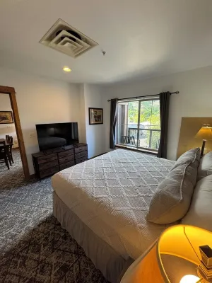 🥾 🏄‍♂️ Shared Roof Top Hot tub Silver Mtn ❄️ 🚵 adjoining studio available also