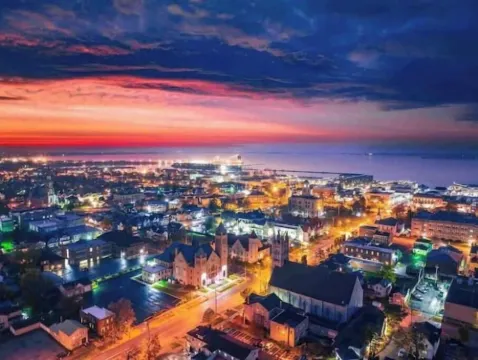 Stylish Condo Downtown Sandusky