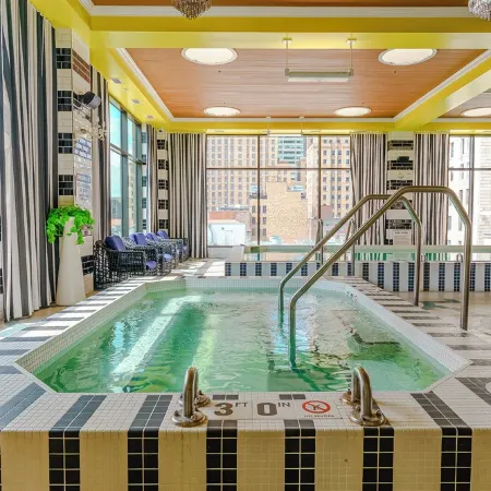 Cozy Apartment in Charming Cincinnati with fitness room, WiFi, Ac