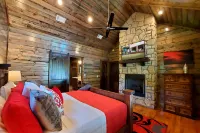 Secluded Mountain Gem - Creek, Hot Tub, Privacy, Escape Hotels in McCurtain County