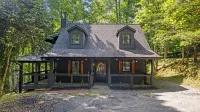Charming Vintage Haven - Classic Elegance and Modern Comfort Hotels in White County