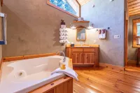 Gorgeous Mountain Views and Cozy Fireplace - Charming Sierra Retreat Hotel di Ruidoso